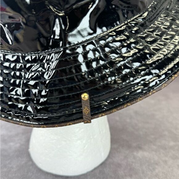 Louis Vuitton Bob Rainy Day Black Patent Bucket Hat Noir NWT - Picture 6 of 11